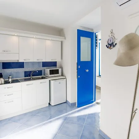 De Vivo Realty - Blue Angels Relais